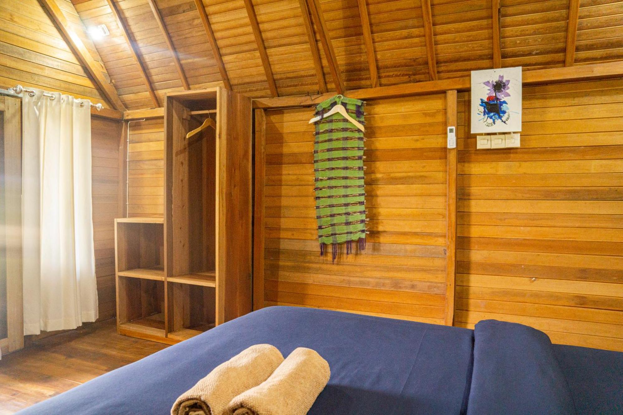 Aranka Tempasan Villa Sangyang Exteriör bild