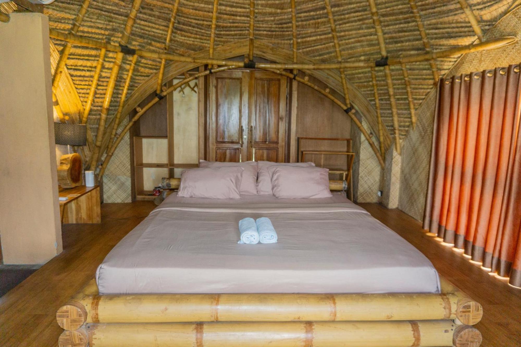 Aranka Tempasan Villa Sangyang Exteriör bild